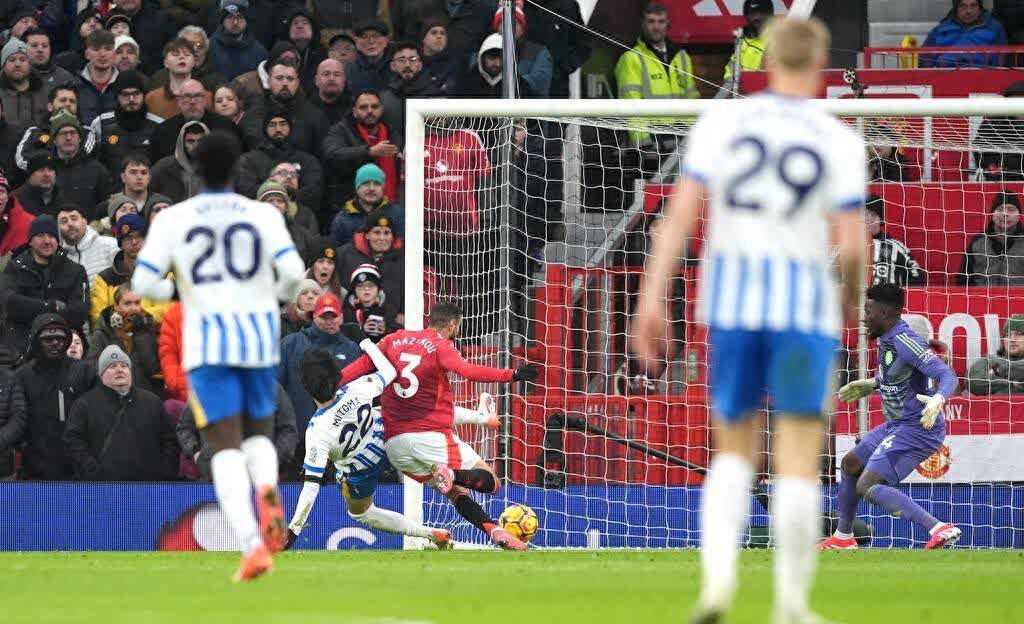 半岛体育在线官网-曼联逆转战胜布莱顿，保住前四席位