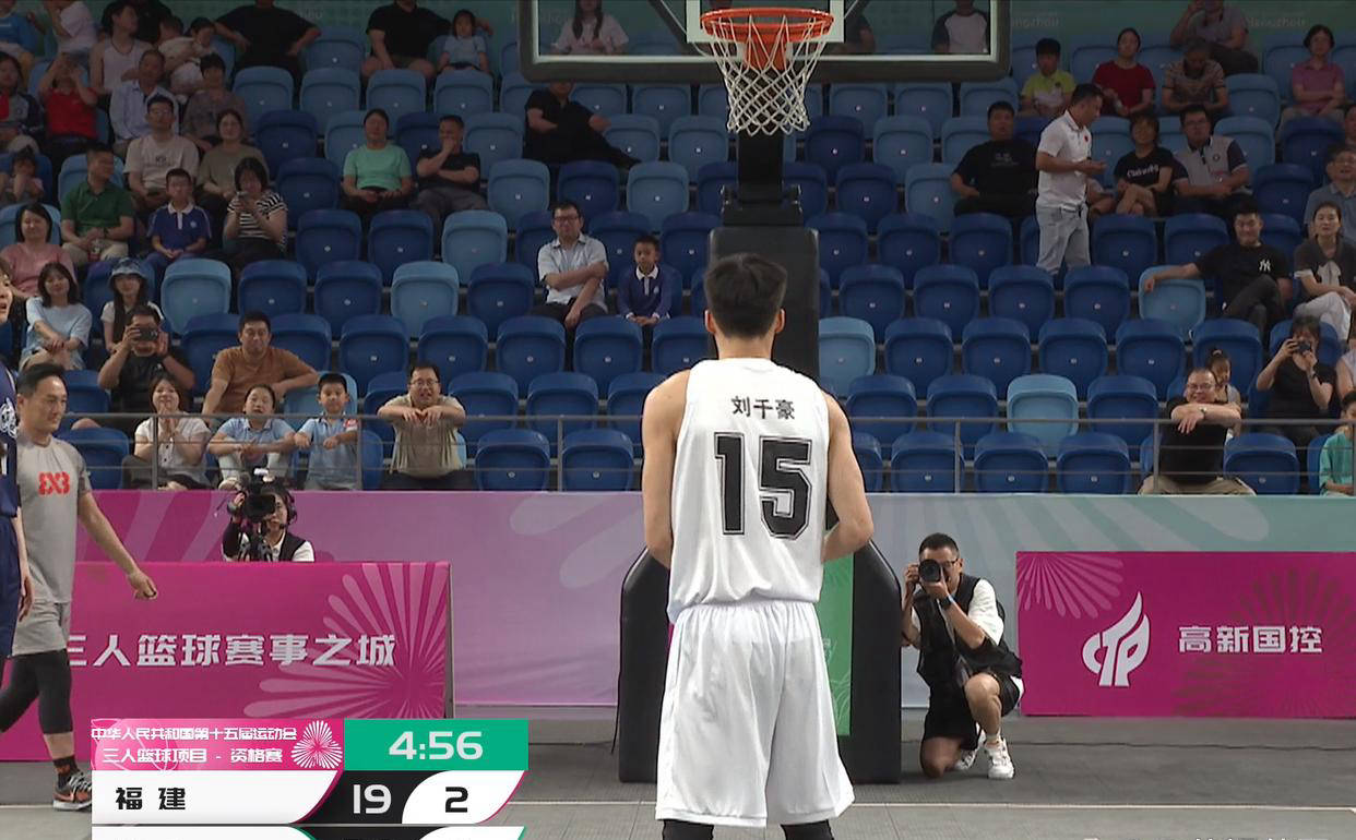 半岛综合体育官方app下载-关于篮球新星王哲林在联赛中交出超凡表现，引发球迷狂热的信息