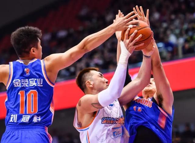 半岛体育登录入口-澳乙球员备战全力，决胜关键战的简单介绍